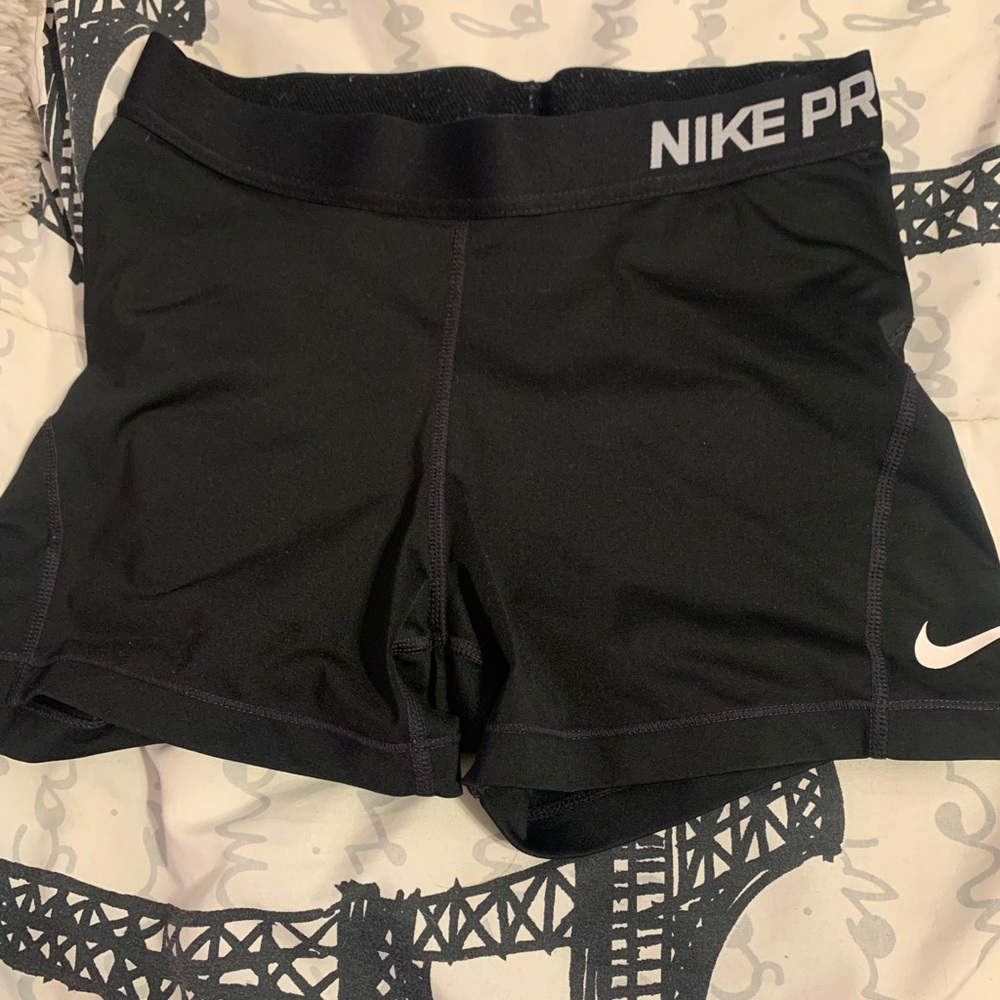 Nike pro shorts size medium